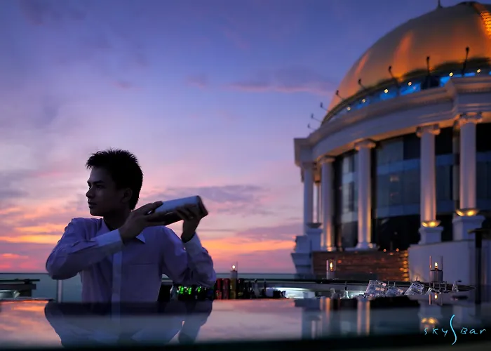 מלון Tower Club At Lebua 5*