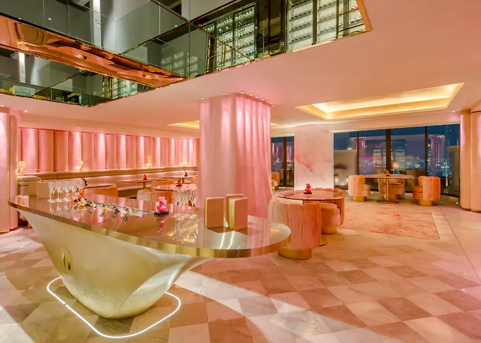 מלון Tower Club At Lebua 5*
