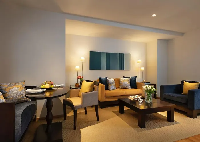 מלון Tower Club At Lebua 5*